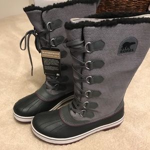 Sorel NWT winter boots size 9